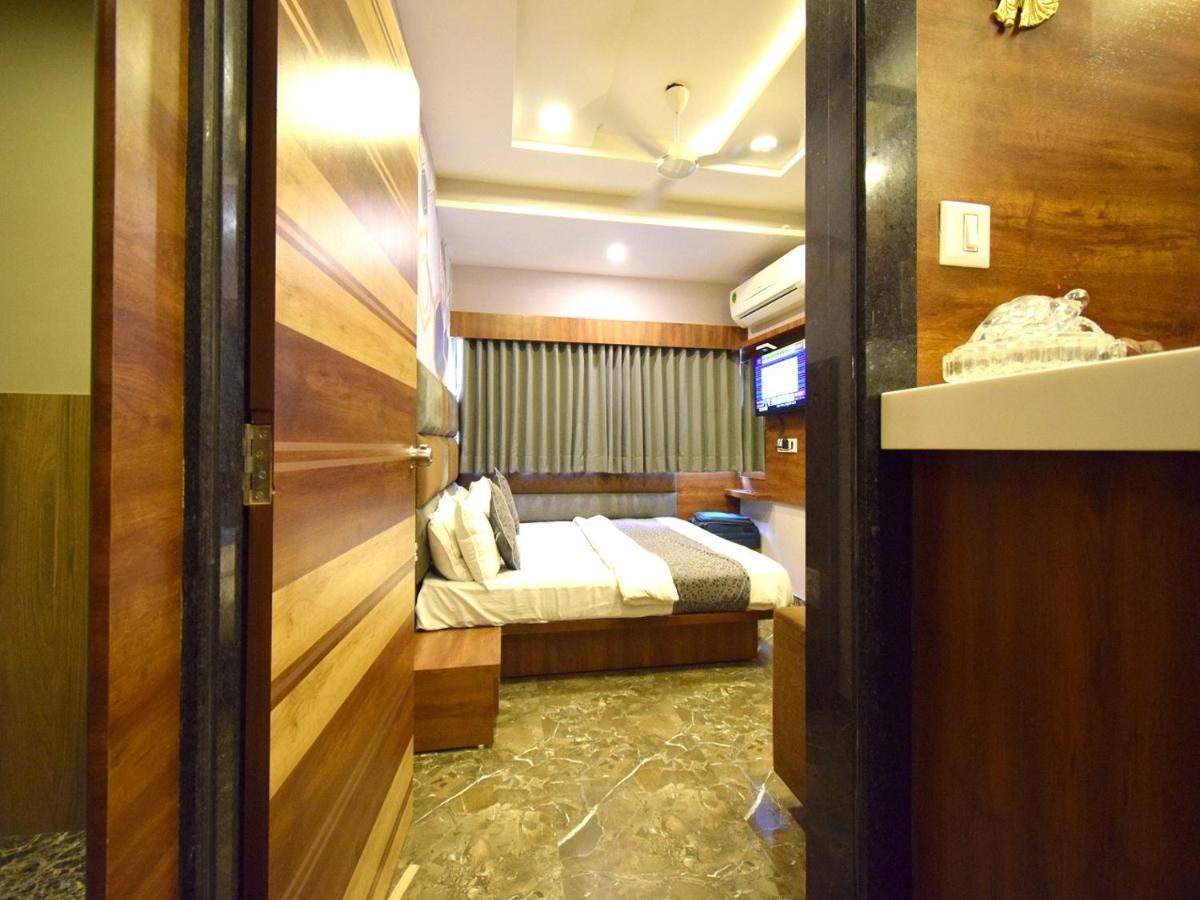 Hotel Lake Palace アーメダバード エクステリア 写真